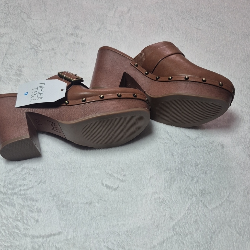 Time and Tru Women's Brown Buckle Heeled Clog - Picture 3 of 7